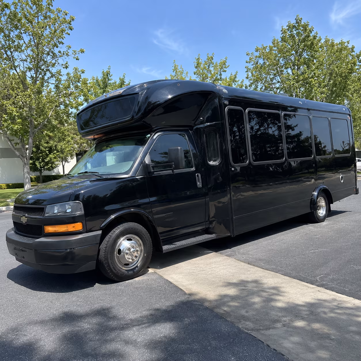 apopka 15 passenger party bus