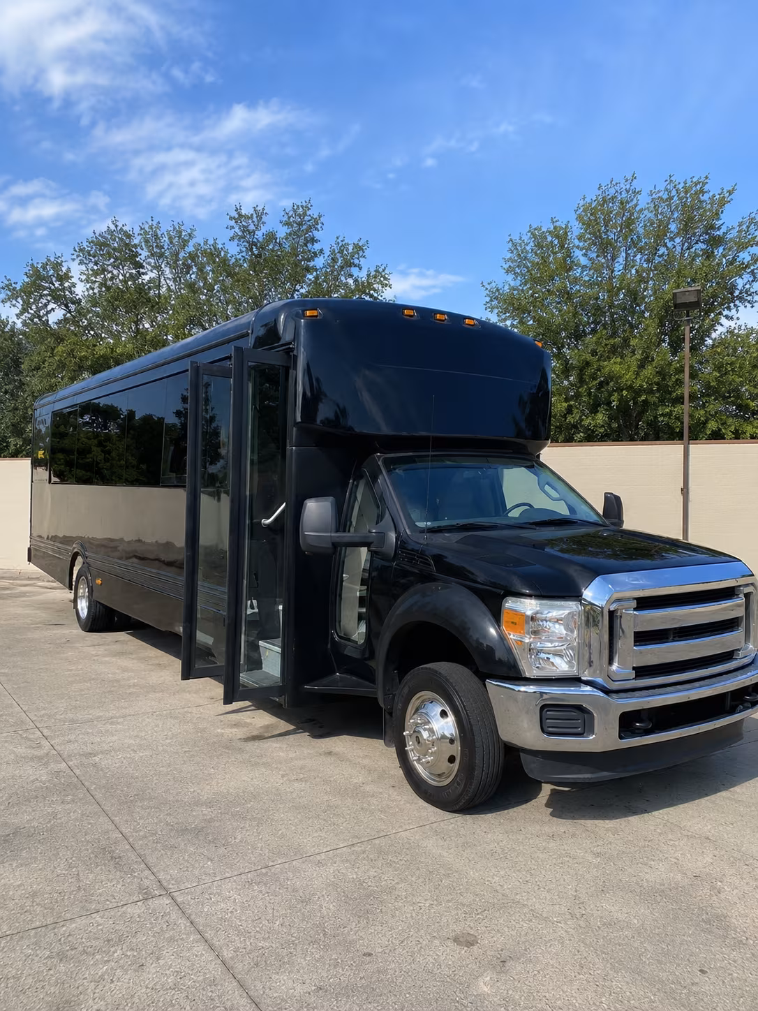 apopka 20 passenger party bus
