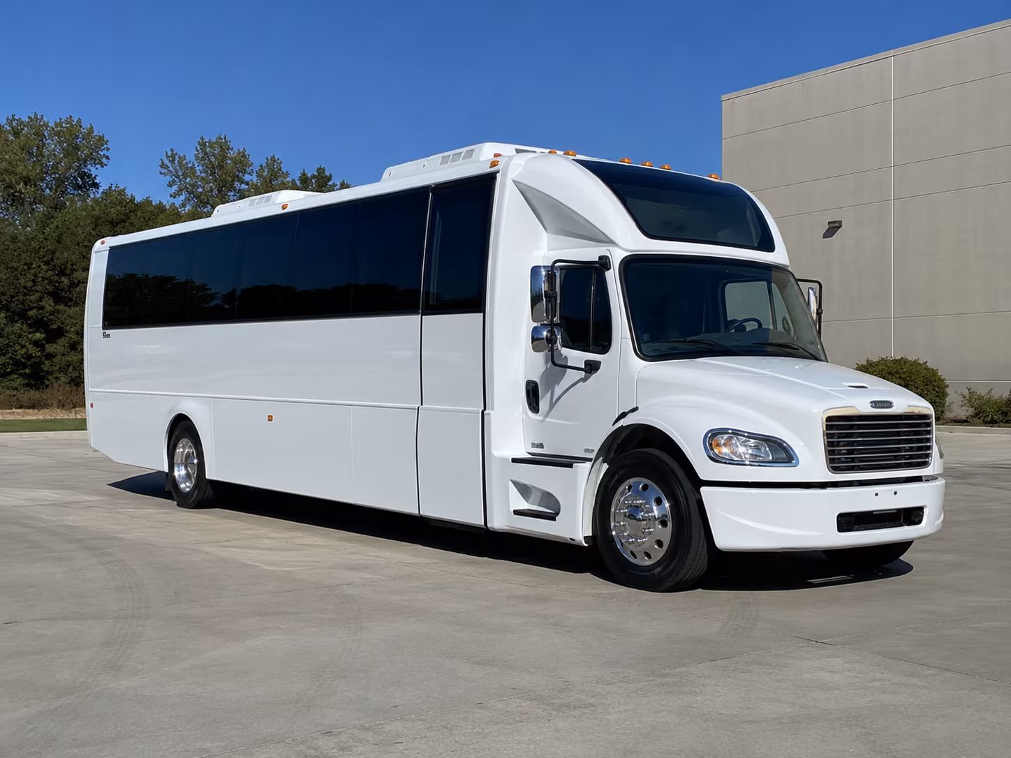 apopka 28 passenger party bus