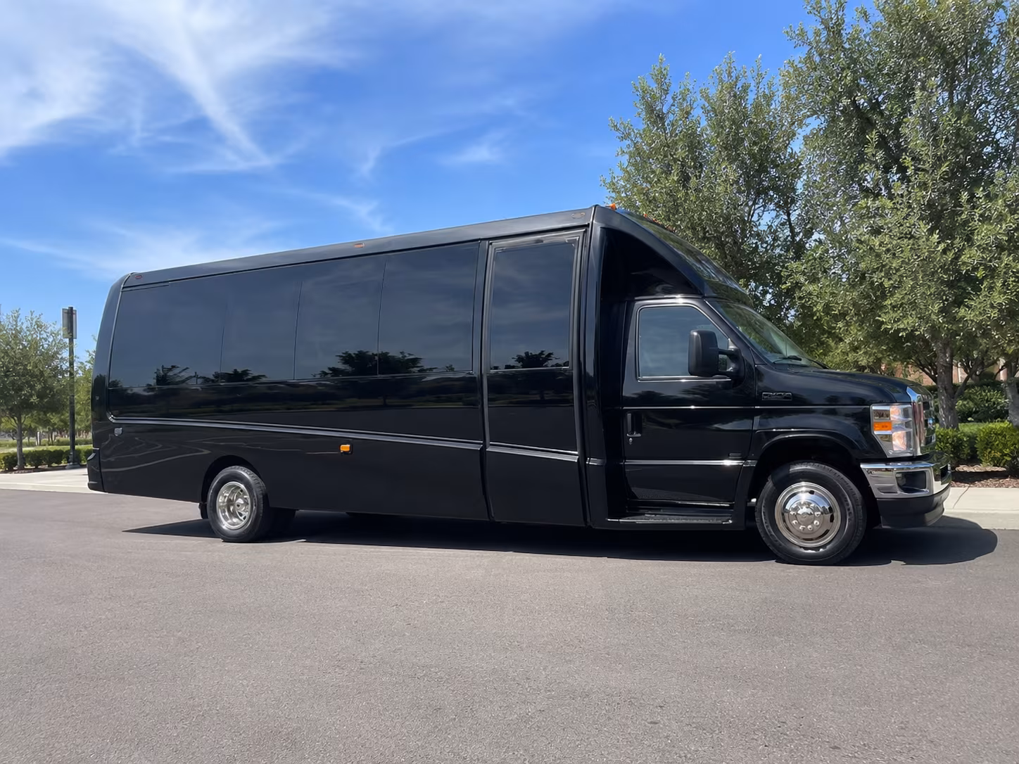 find the perfect bus for weddings at bella collina howey mansion and lake county venues
