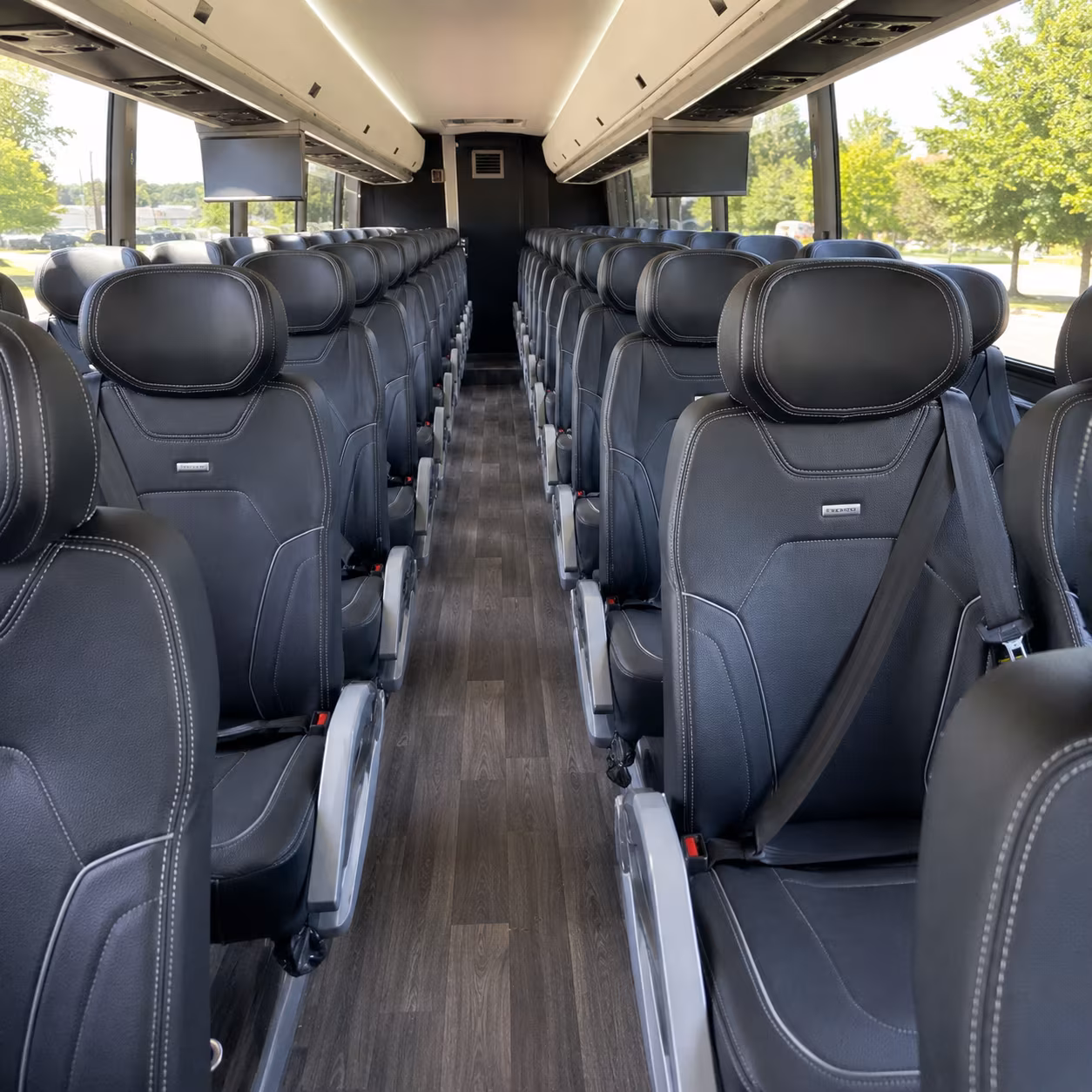 if you re heading to the apopka art foliage festival a bus makes the day easy
